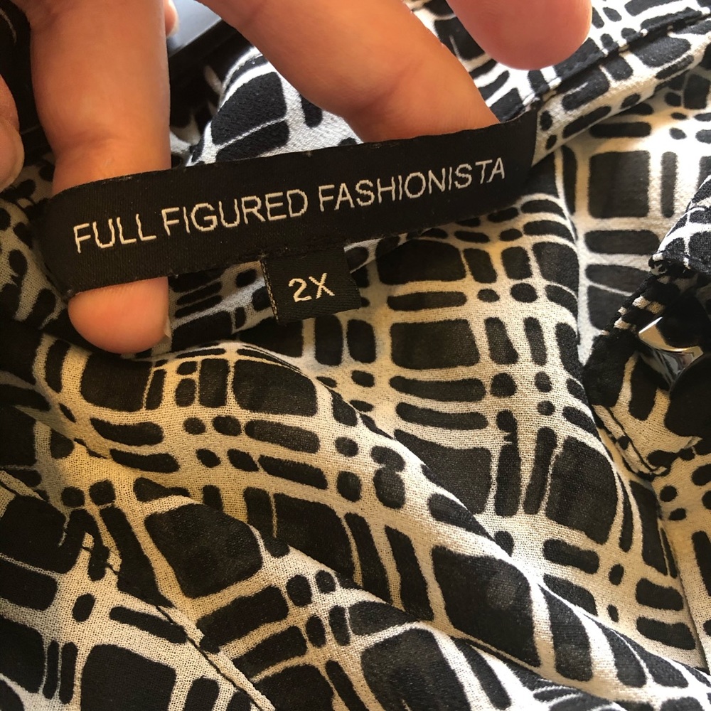 Full Figured Fashionista Black & Cream Button-Up - Picture 5 of 7